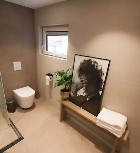 Lakeside Retreat - 20 Min From Amsterdam شقة فولُندام